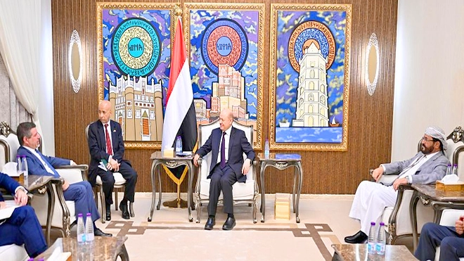 ​العليمي والسفير الأمريكي يبحثان دعم الاقتصاد والخدمات